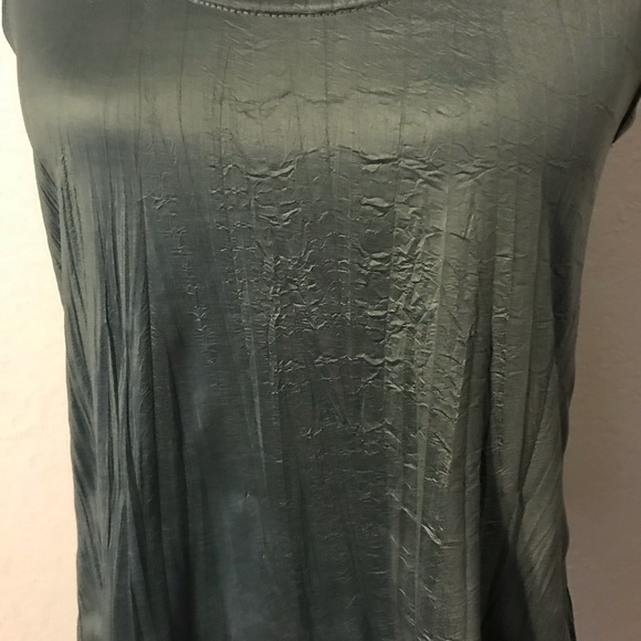 Gap Tank Top - Picture 2 of 4